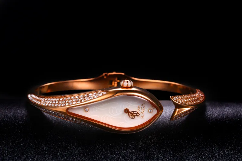 watch-hand-photography-ring-metal