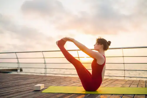 yoga-morning-beach